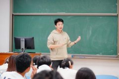 2025年青岛收集文明周 陈俊杰：正在旧事之上奔驰